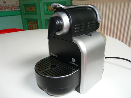 cafetière nespresso compact
